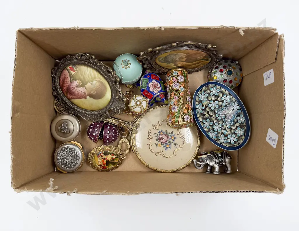 Qty of Assorted Decorative Trinket Boxes & Other Ornaments Image 1++