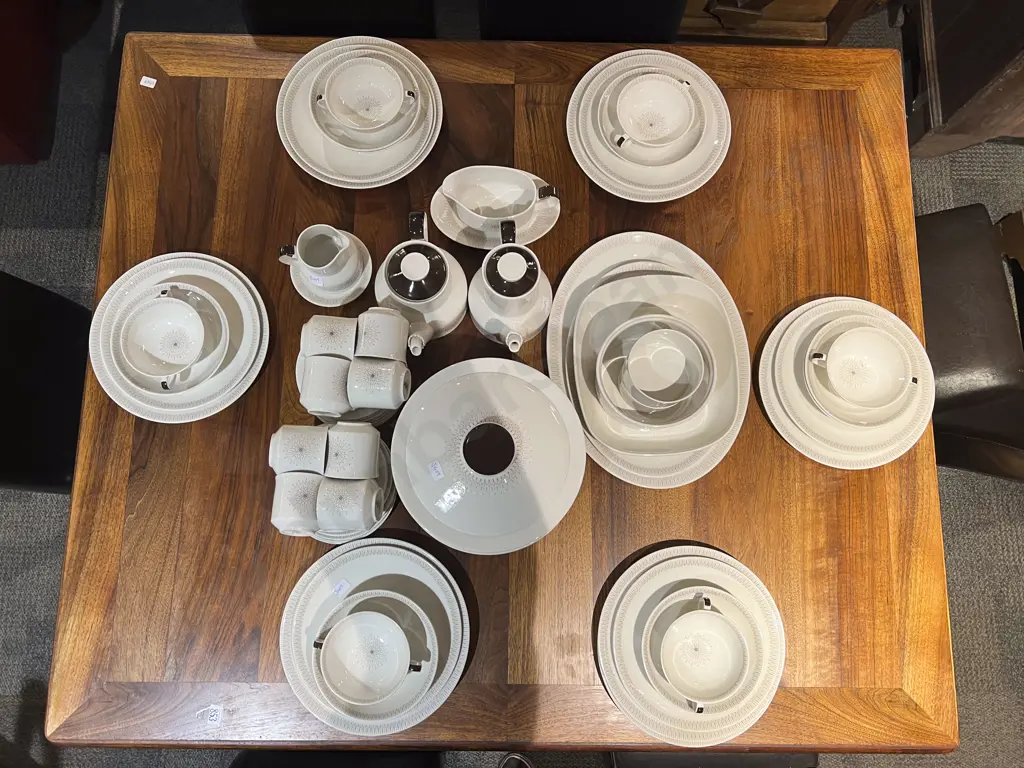 RD "Morning Star" Pattern Six Place Dinner Service Image 1++