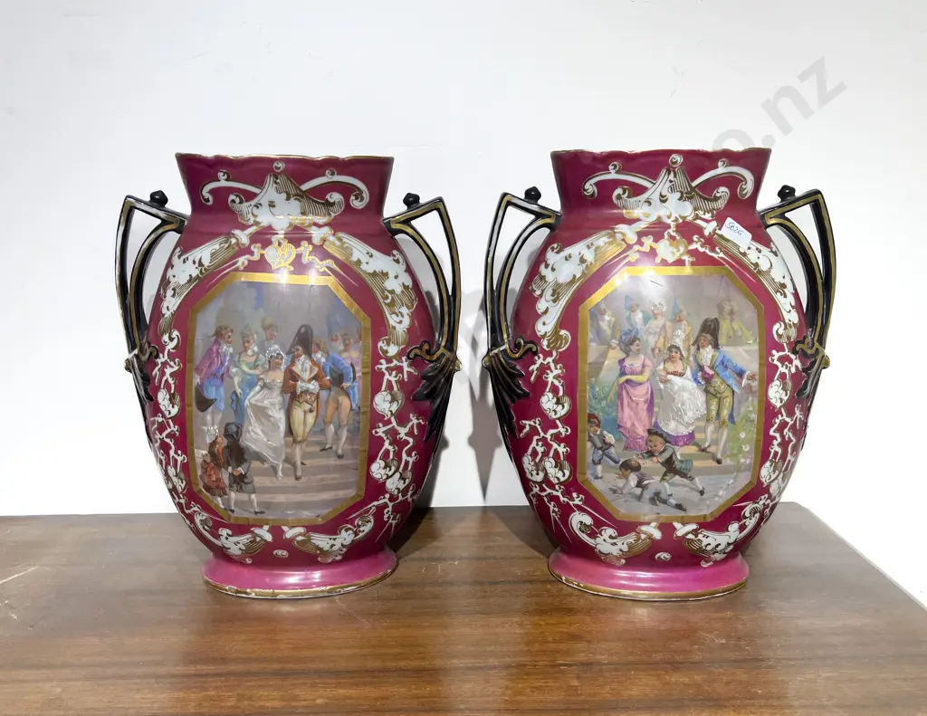A Pair of German Decorative Mantel Vases Image 1++