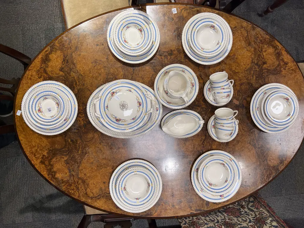 Johnson Bros Six Place Part Dinnerset Image 1++