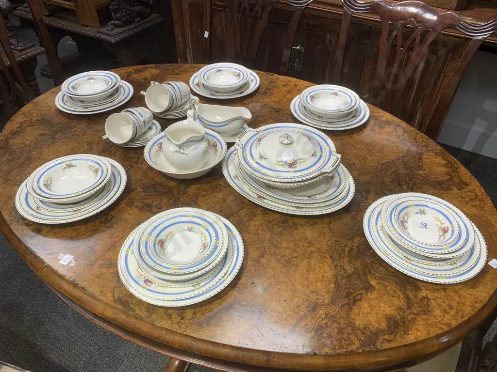 Johnson Bros Six Place Part Dinnerset Image 1++