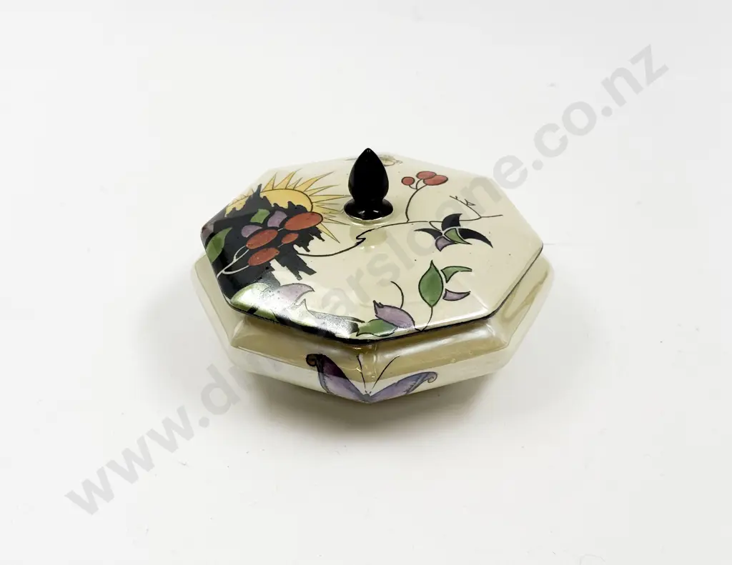 Shelley Lidded Lustre Trinket Box Image 1++