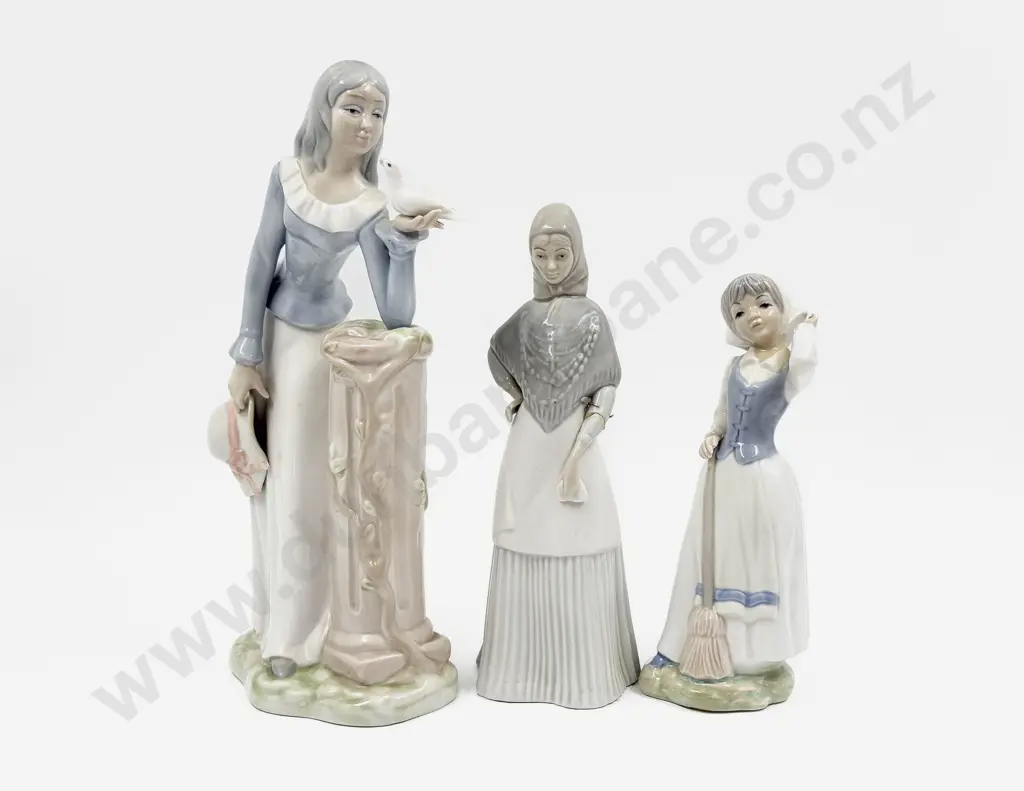 Qty of Assorted China Figures with Three Pieces of Aynsley Image 1++
