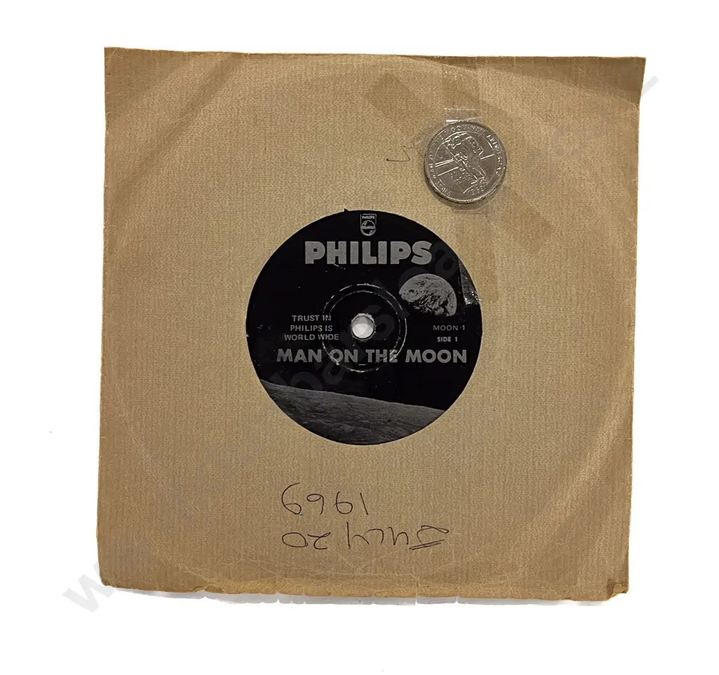Man on the Moon - July 20th 1969 - Vintage Vinyl 45rpm Record together with Comm. Coin Image 1++