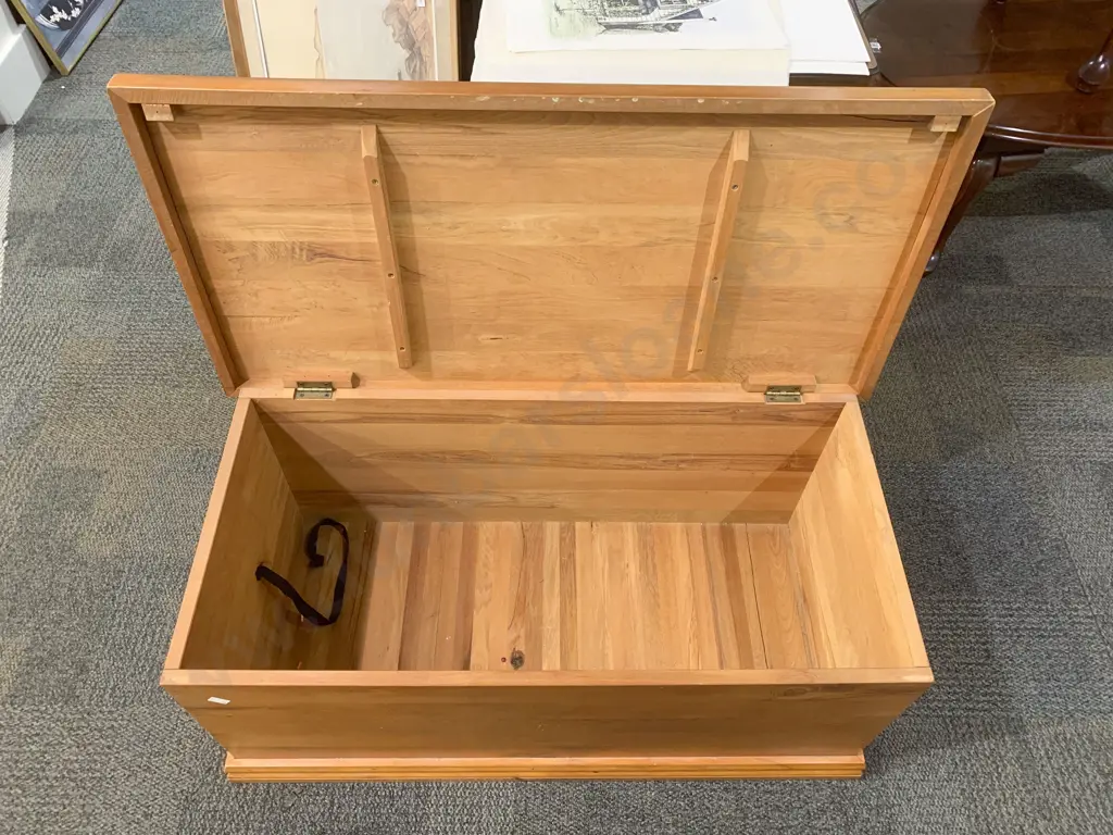 Rimu Blanket Box Image 1++