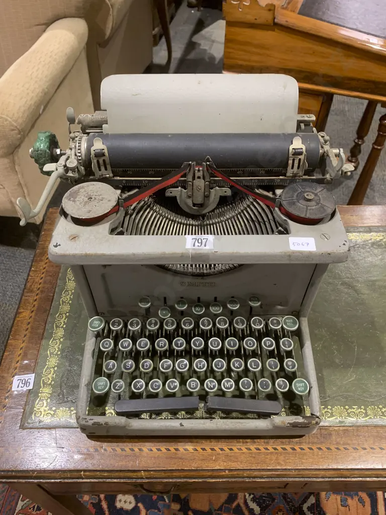 Vintage Typewriter Image 1++