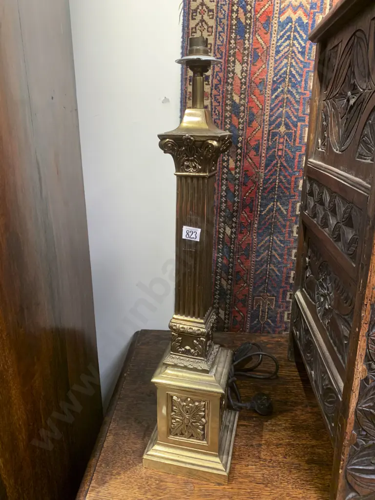 Brass Column Form Table Lamp Image 1++
