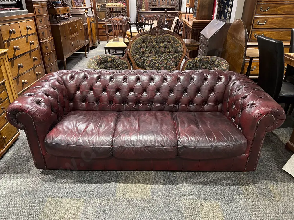 Burgundy Chesterfield Leather Rolled Arm Sofa Image 1++