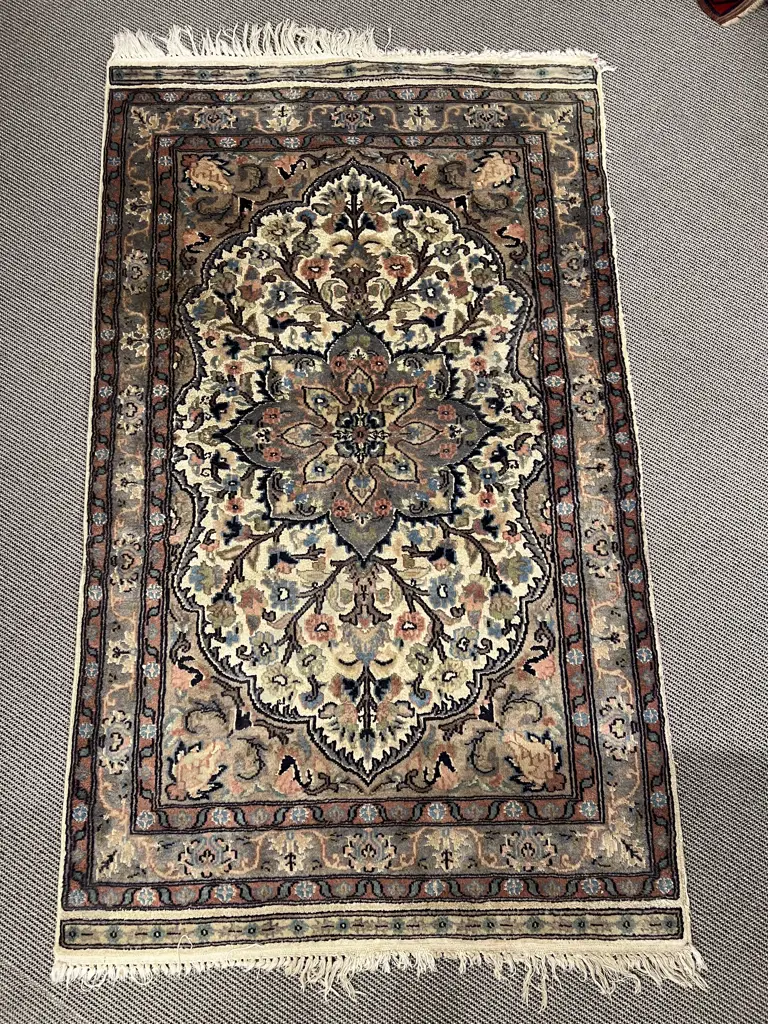 Floral Persian Floor Rug Image 1++