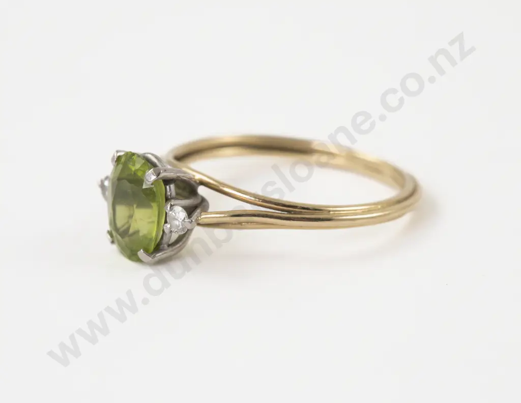 14ct Three Stone Diamond and Peridot Ring Image 1++