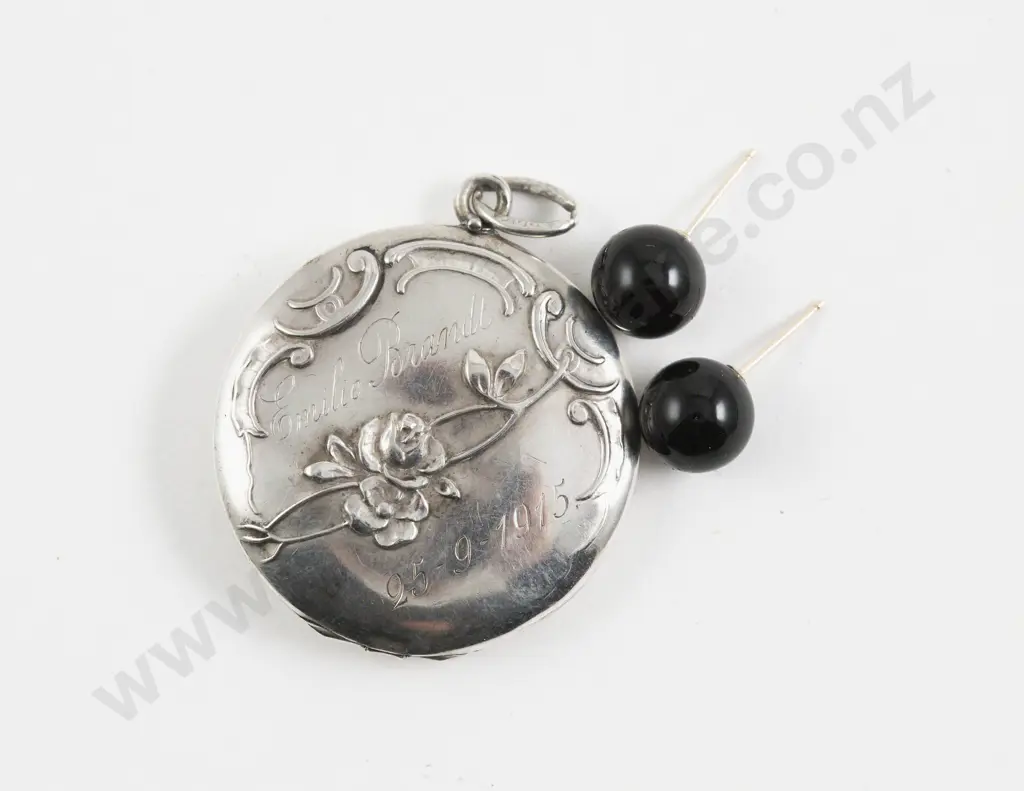S/S Engraved Photo Locket Pendant with Pair 14ct Gold Plated Onyx Stud Earrings Image 1++