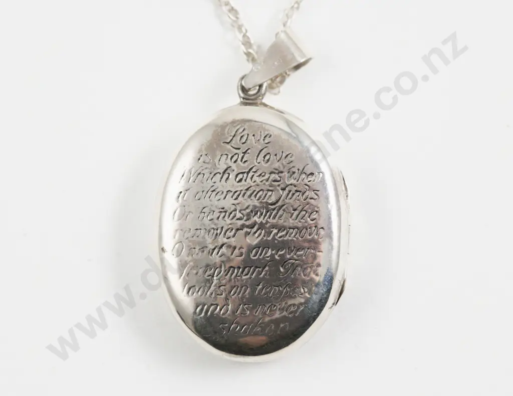 S/S Engraved Oval Photo Locket Pendant Image 1++