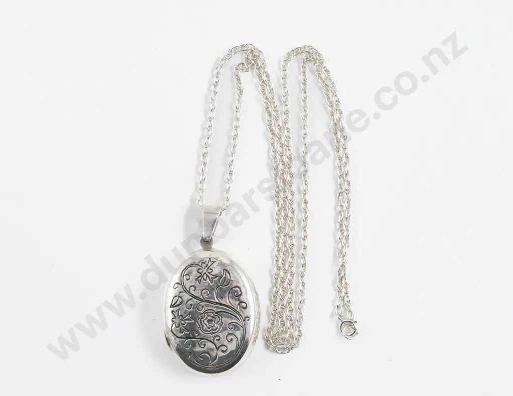S/S Engraved Oval Photo Locket Pendant Image 1++