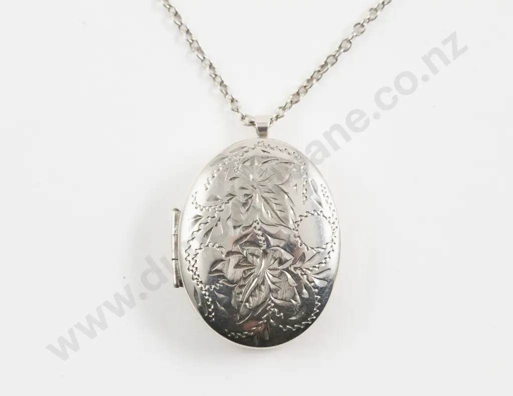 S/S Engraved Oval Photo Locket Pendant Image 1++