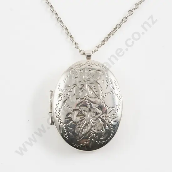 S/S Engraved Oval Photo Locket Pendant