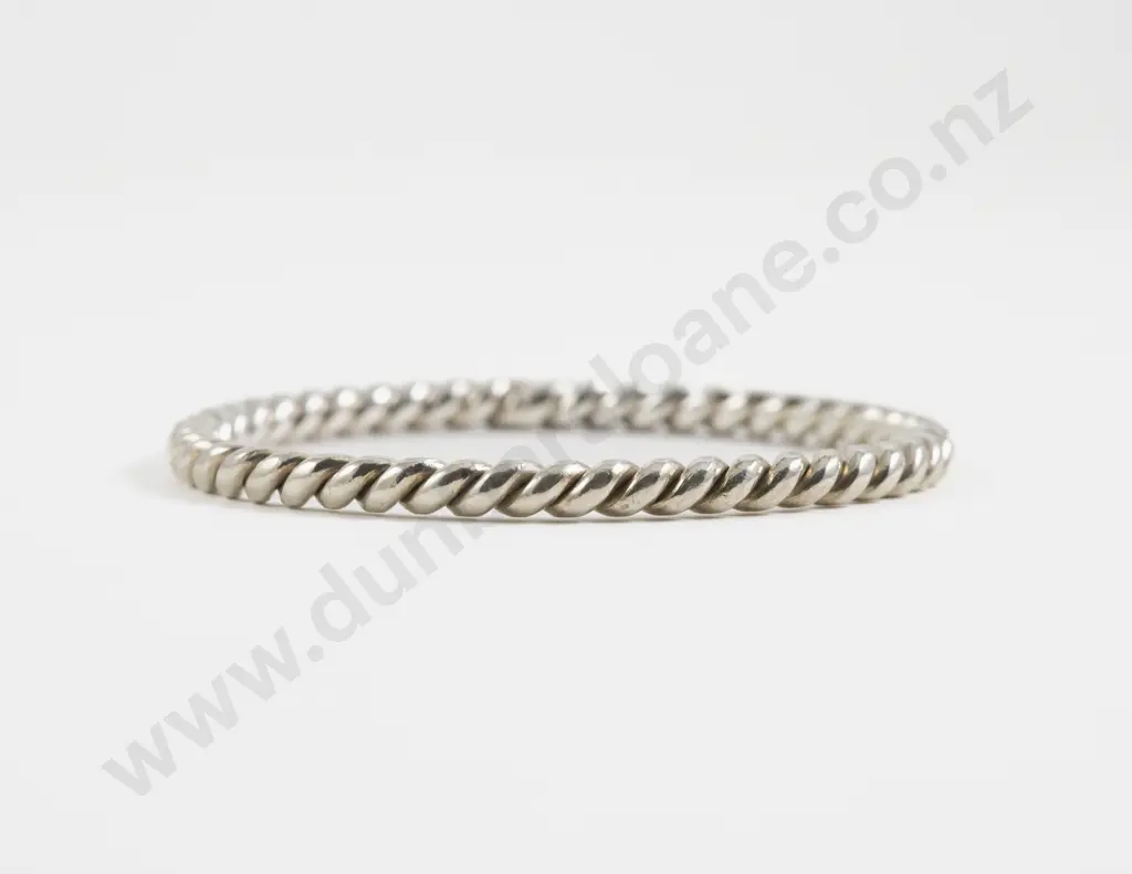S/S Twist Design Bangle Image 1++