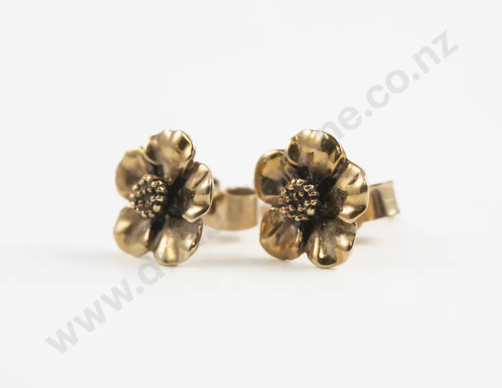 Pair 9ct Flower Stud Earrings Image 1++