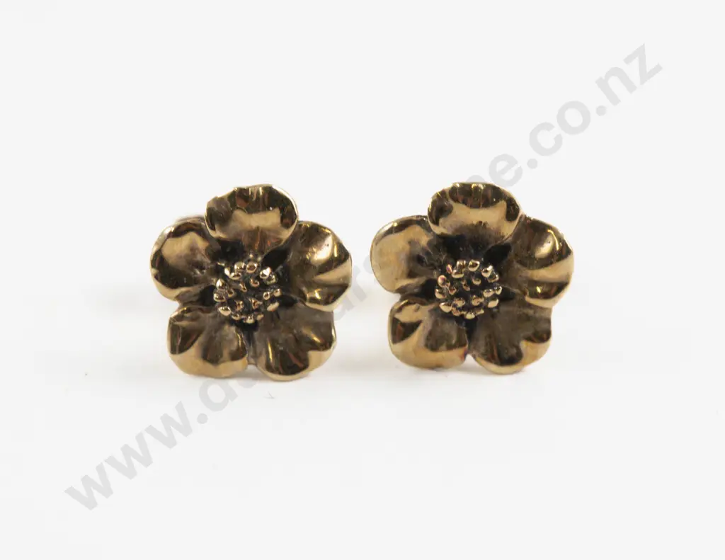Pair 9ct Flower Stud Earrings Image 1++
