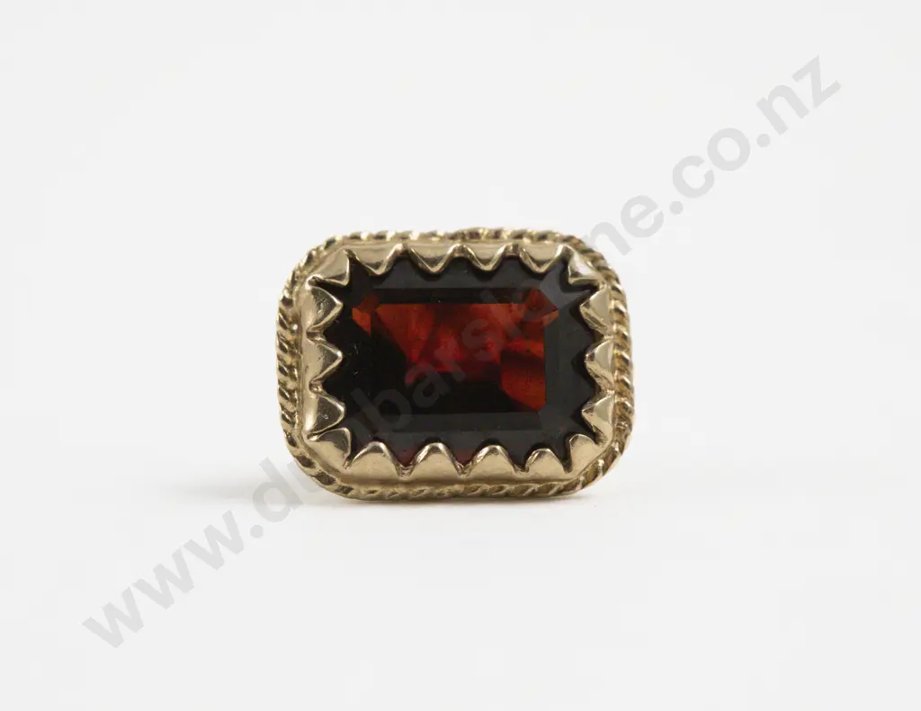 9ct Mounted Garnet Seal Pendant Image 1++