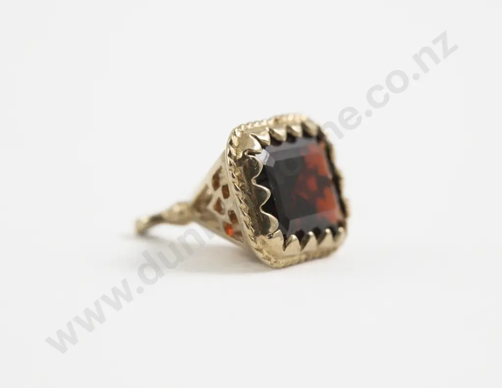 9ct Mounted Garnet Seal Pendant Image 1++
