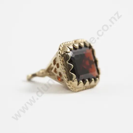 9ct Mounted Garnet Seal Pendant