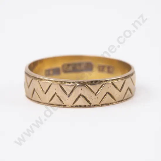 18ct Engraved Band Ring