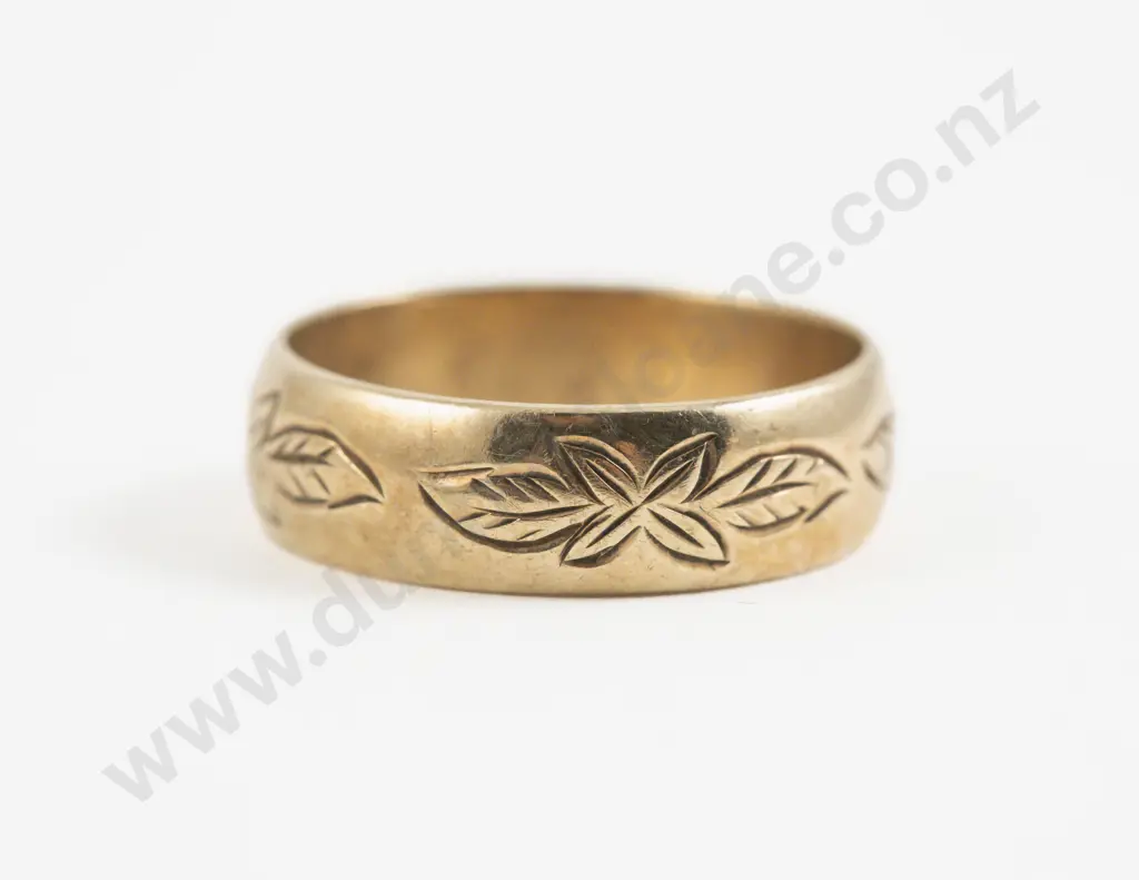 9ct Engraved Band Ring Image 1++