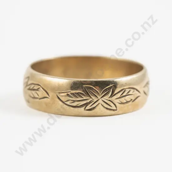 9ct Engraved Band Ring