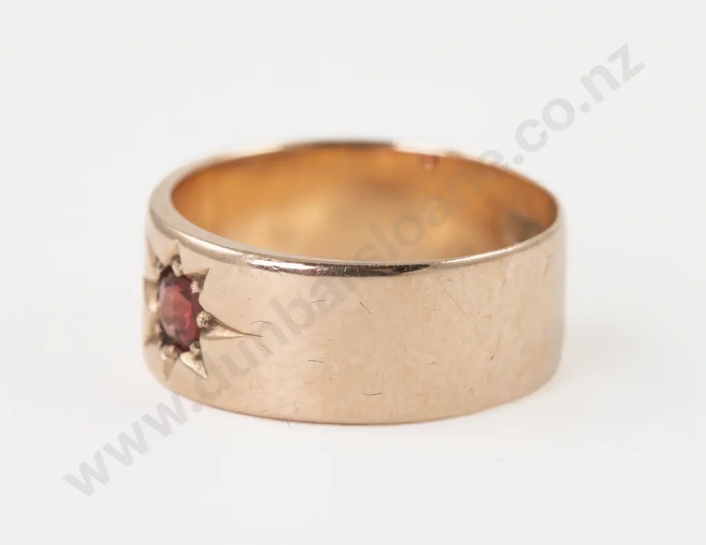 9ct Single Stone Garnet Band Ring Image 1++