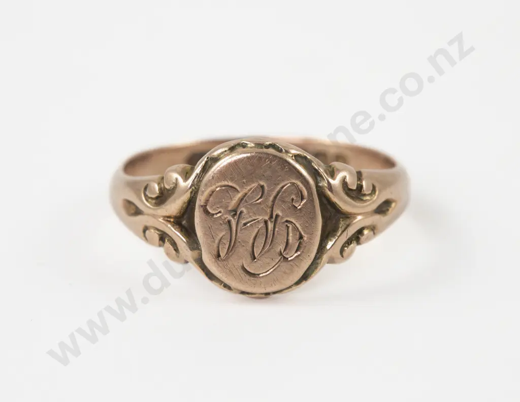 9ct Initialled Signet Ring Image 1++