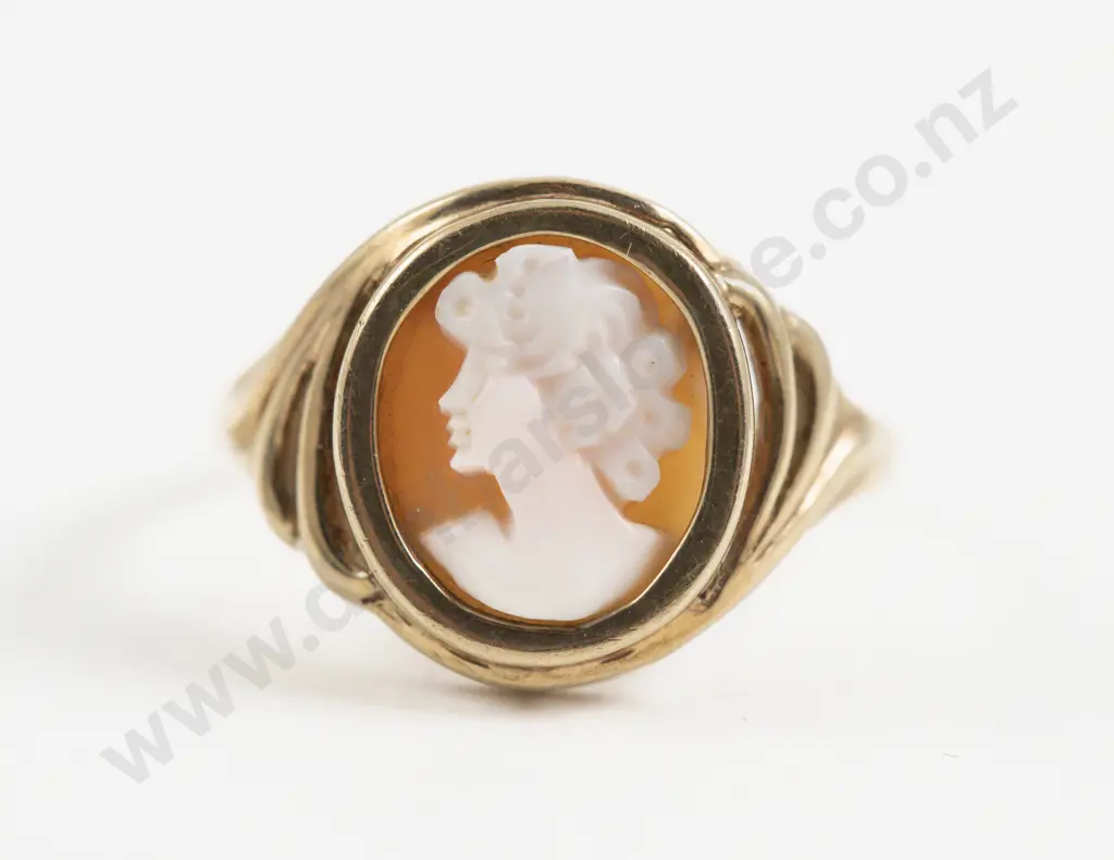 9ct Classic Portrait Cameo Dress Ring Image 1++