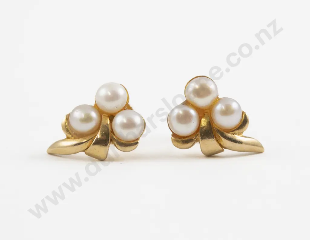 Pair 22ct Pearl Cluster Stud Earrings Image 1++