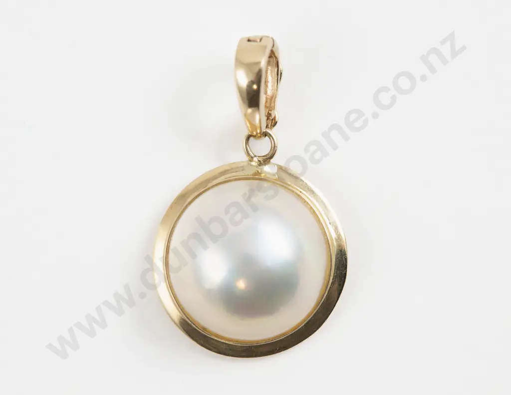 Pair 14ct Single Mabe Pendant Image 1++
