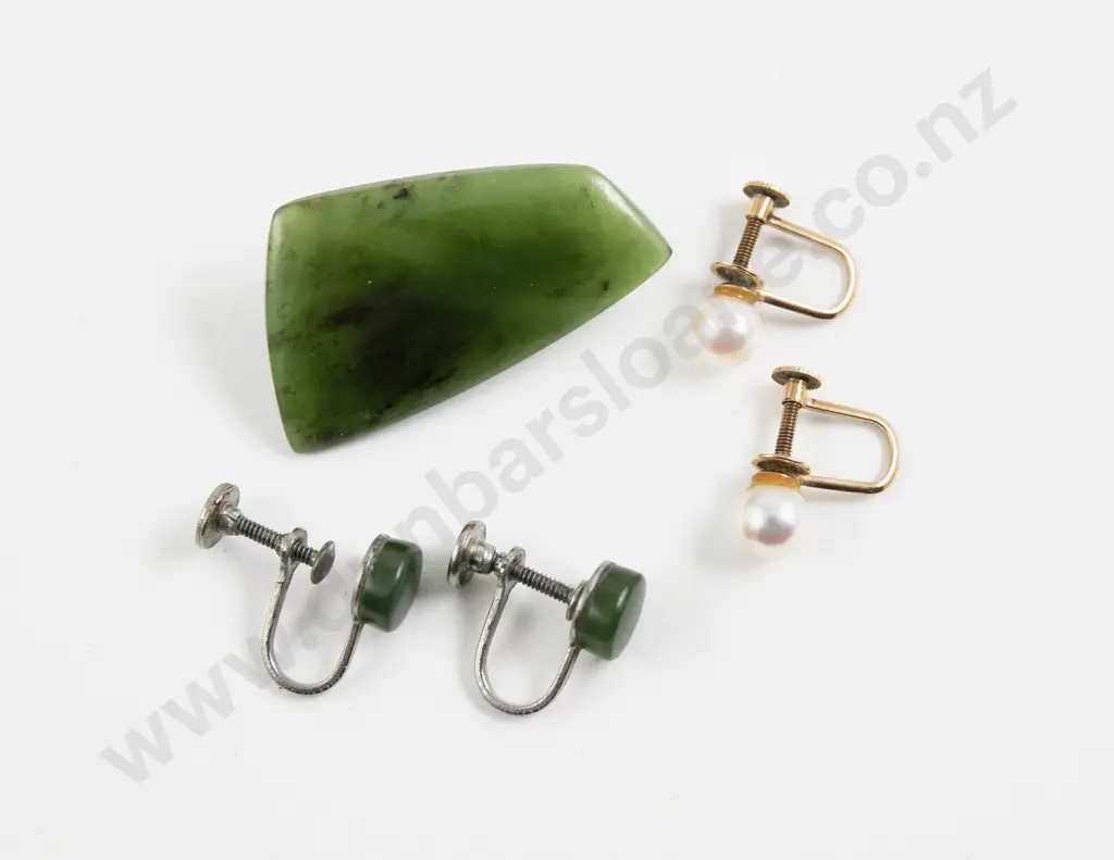 Pair 14ct Cultured Pearl Stud Earrings Image 1++