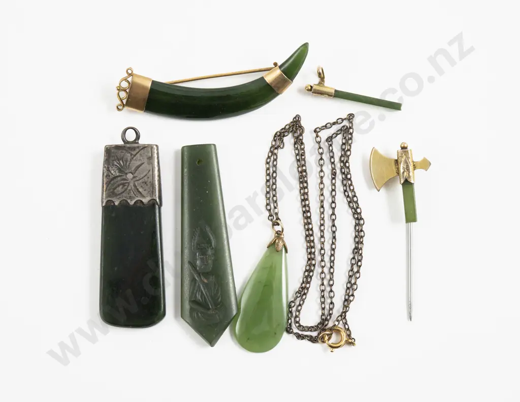 9ct Mounted Small Greenstone Tusk Brooch Image 1++