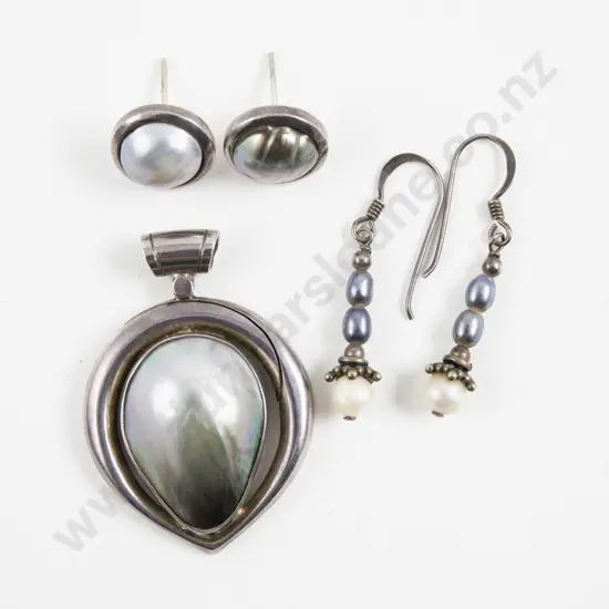 S/S Framed MOP Pendant with Matching Earrings