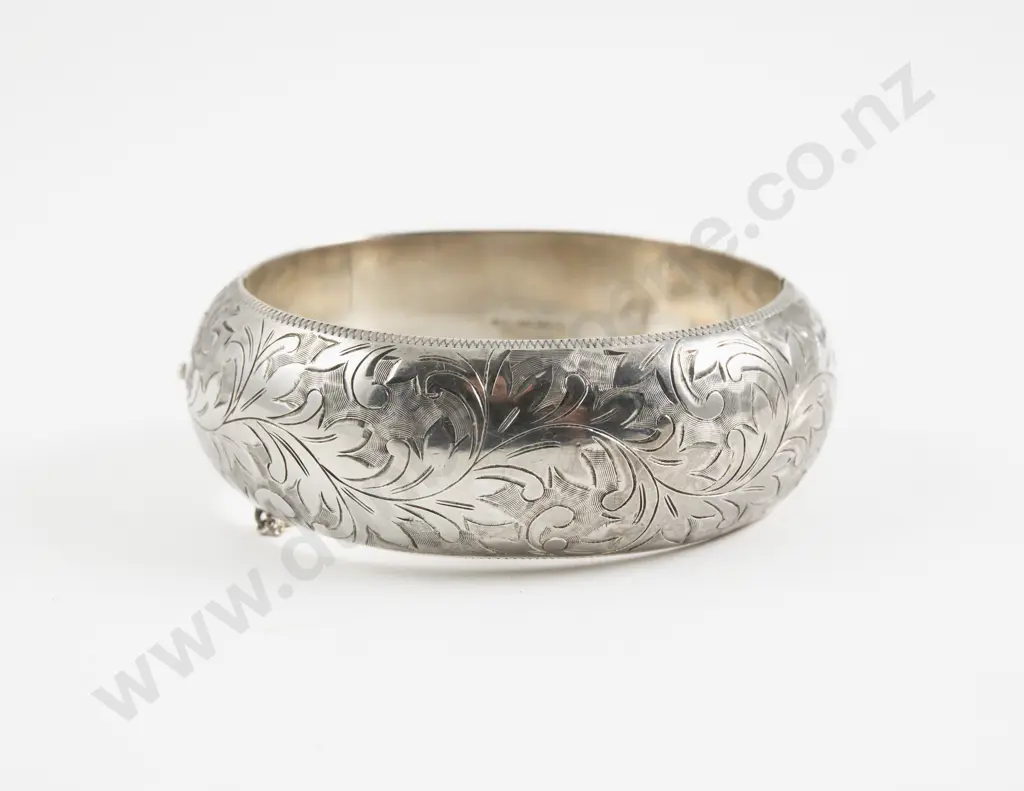 S/S Wide Engraved Hinged Snap Bangle Image 1++