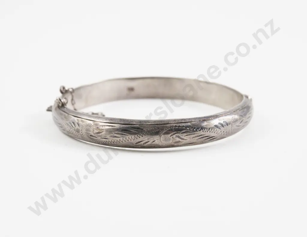 S/S Engraved Hinged Snap Bangle Image 1++