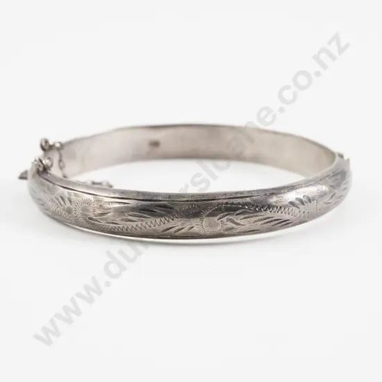 S/S Engraved Hinged Snap Bangle