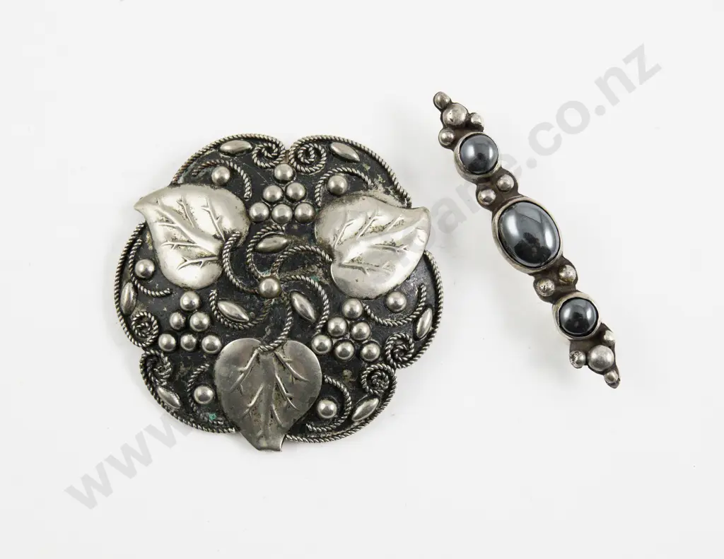 S/S Three Stone Hematite Bar Brooch together with Pewter Circular Brooch Image 1++