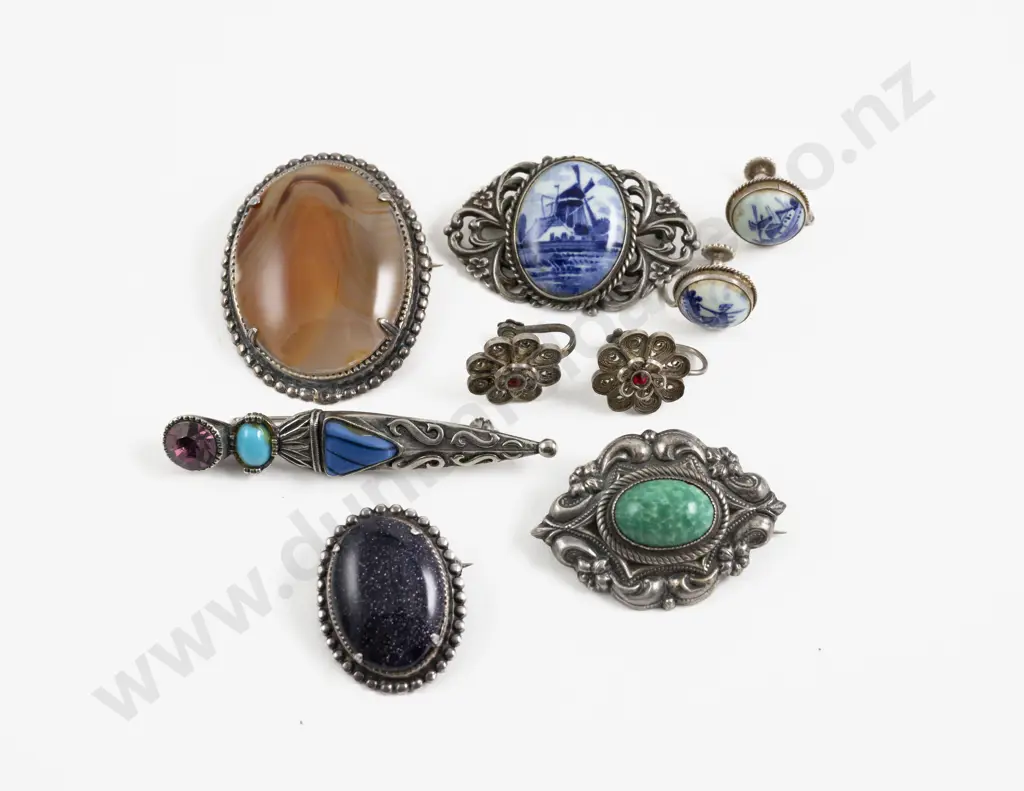 S/S Framed Agate and Goldstone Brooches Image 1++