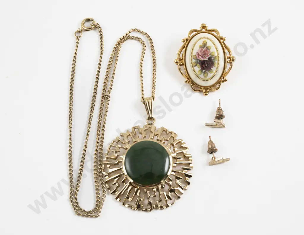 Gold Plated Green Stone Pendant Image 1++