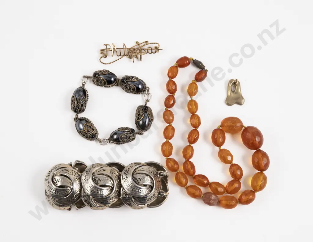 Vintage Single Strand Amber Bead Necklace Image 1++
