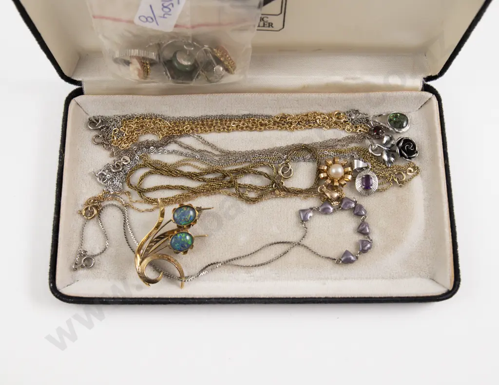 Collection of Assorted S/S and Costume Jewellery Image 1++