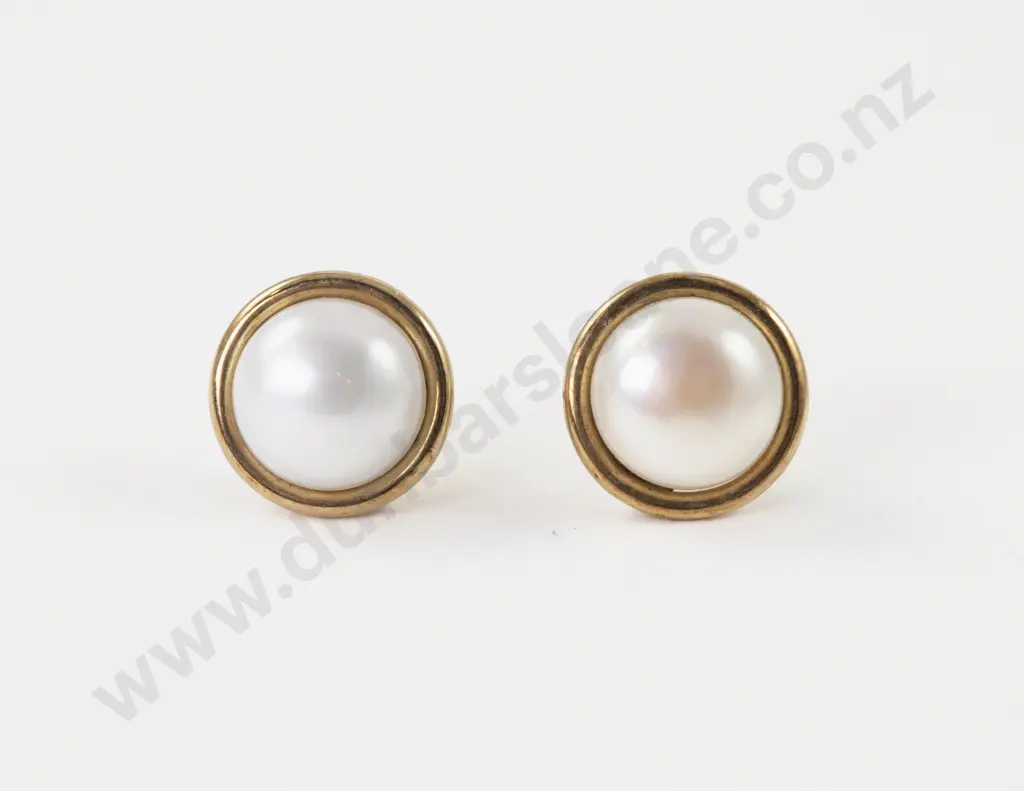 Pair 9ct Single Mabe Pearl Stud Earrings Image 1++