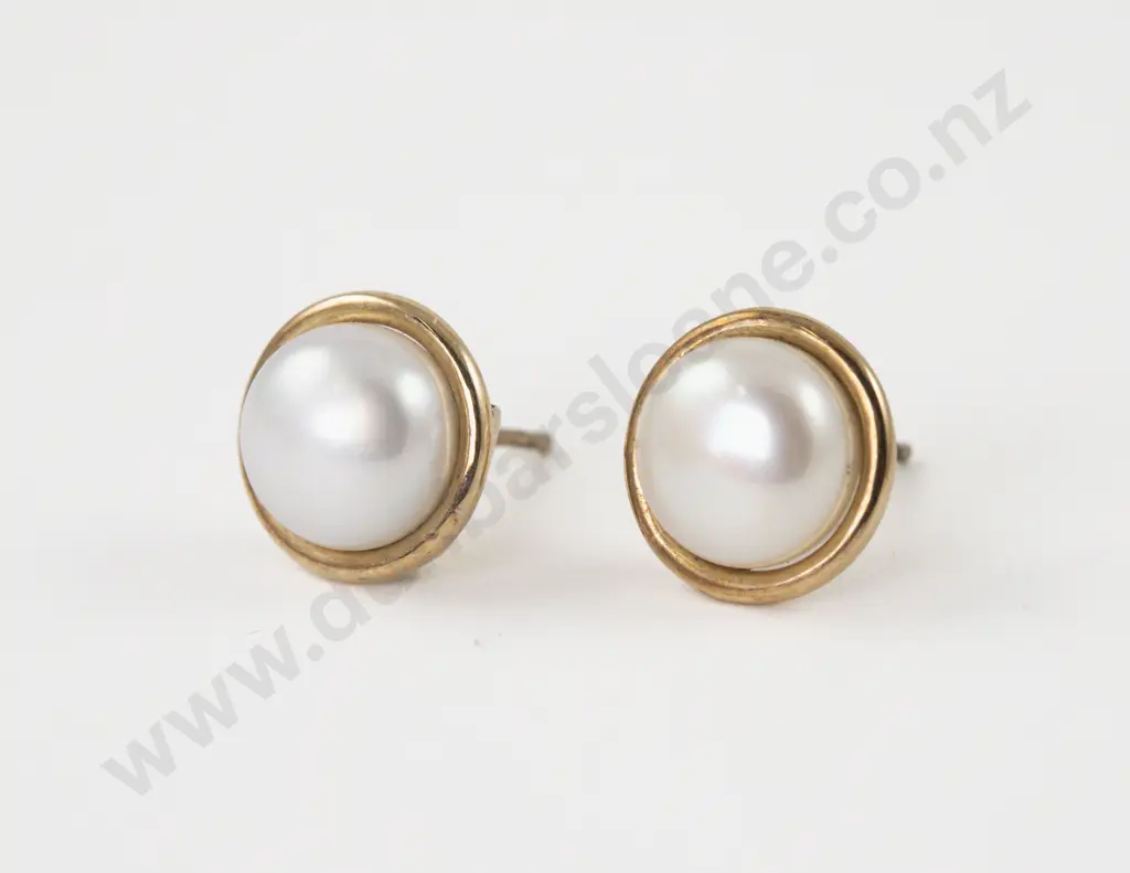Pair 9ct Single Mabe Pearl Stud Earrings Image 1++