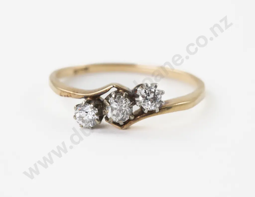 18ct Three Stone Diamond Ring Image 1++