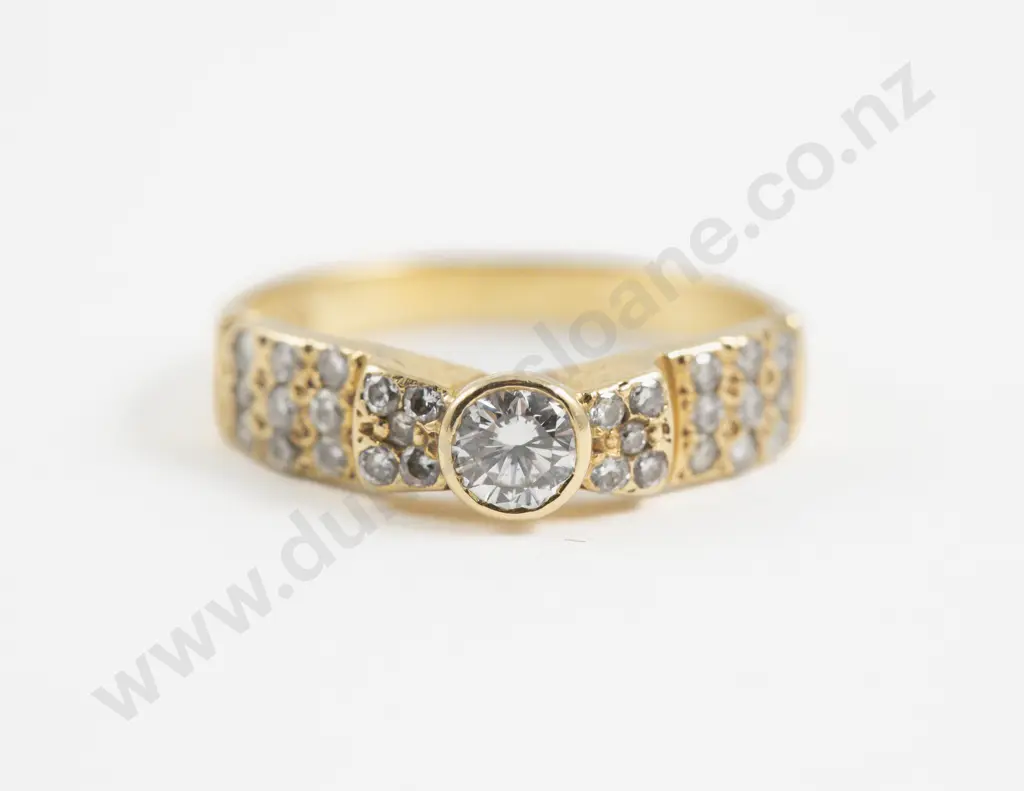18ct 29Stone Diamond Band Ring Image 1++