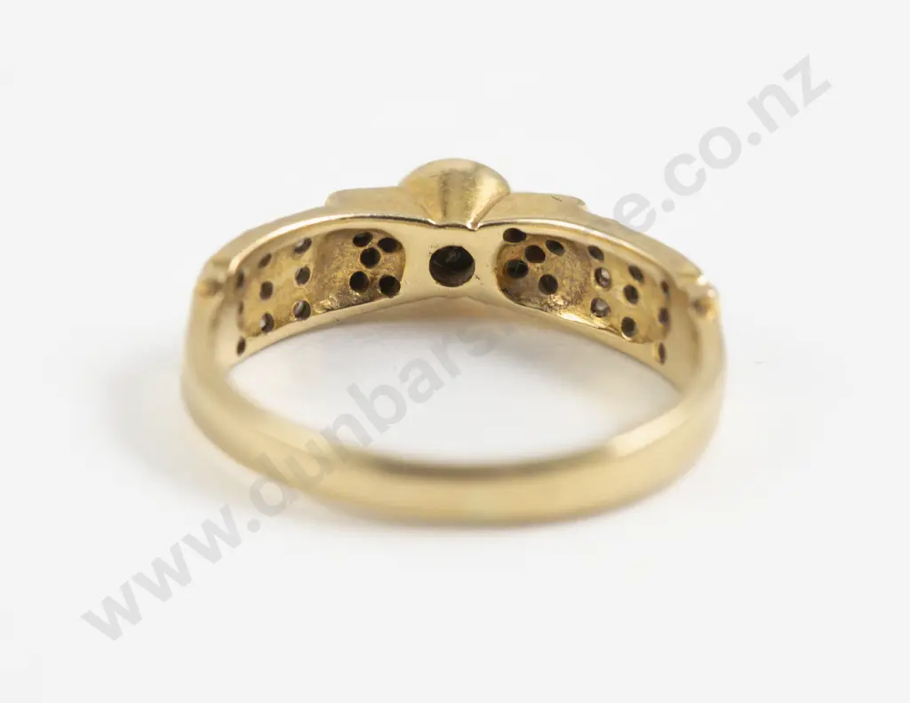 18ct 29Stone Diamond Band Ring Image 1++