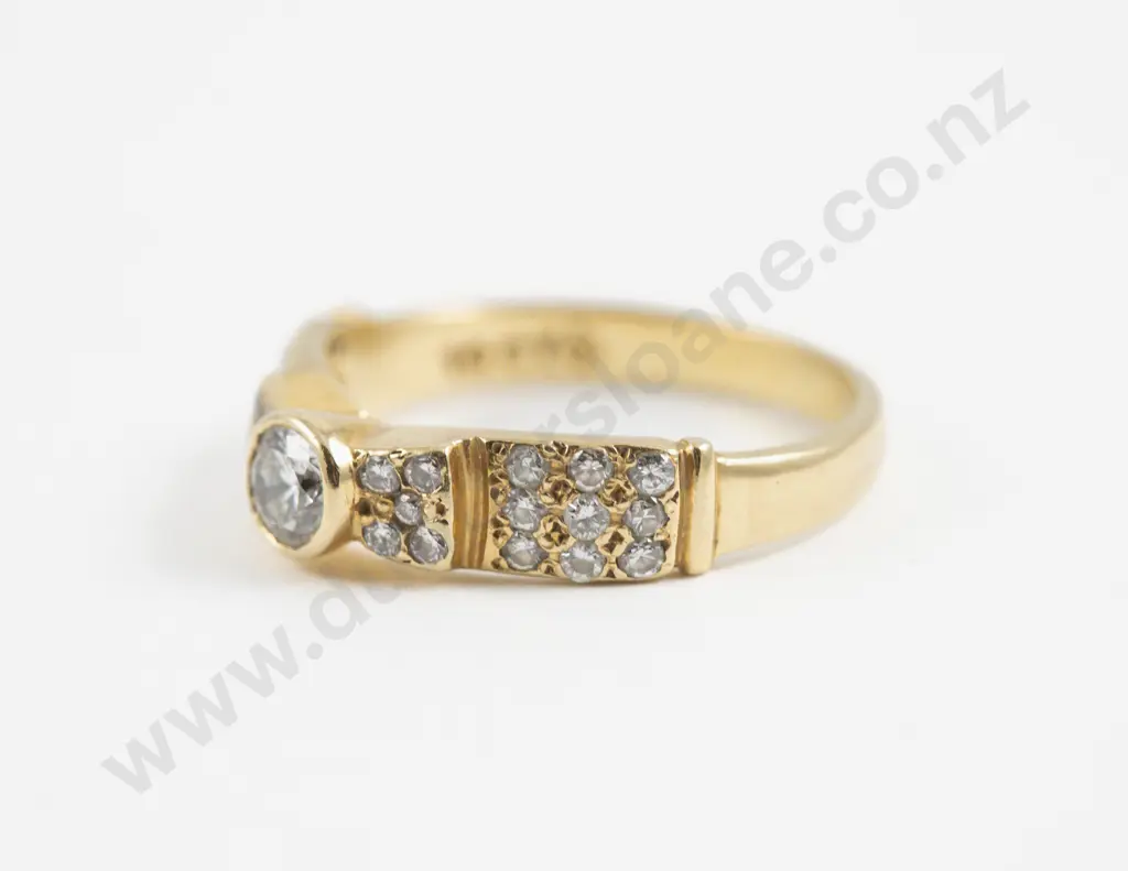 18ct 29Stone Diamond Band Ring Image 1++